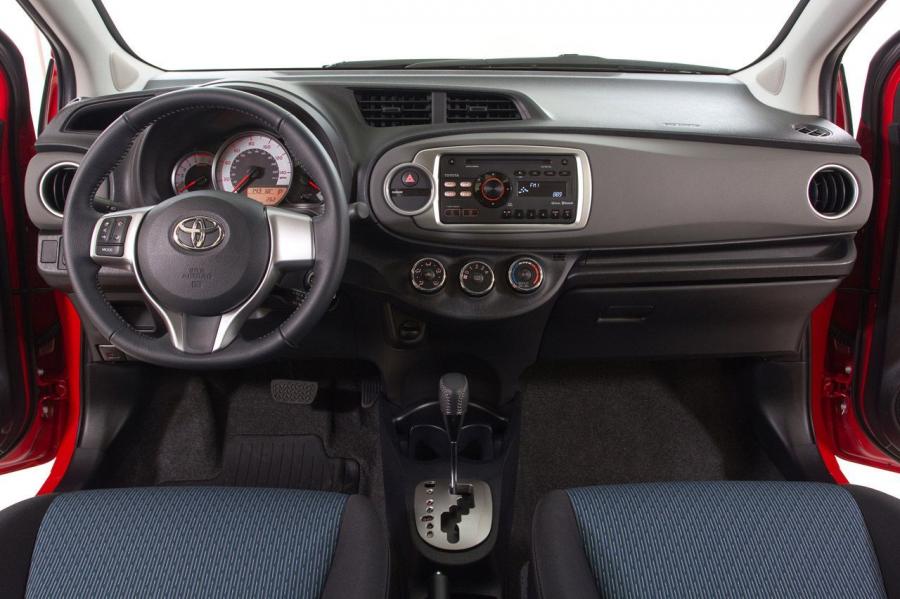  Toyota Yaris 2013 года  (фото 11 из 22)